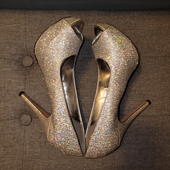 Silver High Heels Iridescent Size 7.5 - Picture 6 of 9